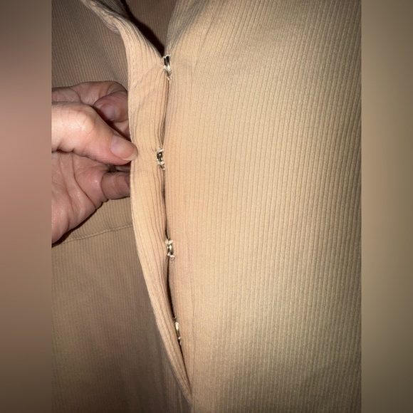 Urban Outfitters Beige Ribbed Collared Short Sleeve Romper – Size XS. NWT - Picture 3 of 13